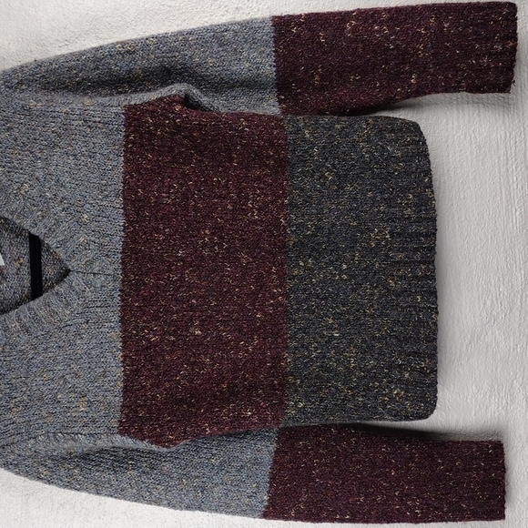 Mainframe Gray Burgundy Color Block V-Neck Long Sleeve Pullover Short Sweater - Picture 3 of 10